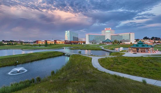 Mystic Lake Casino Hotel: A Perfect Blend of Entertainment and Luxury